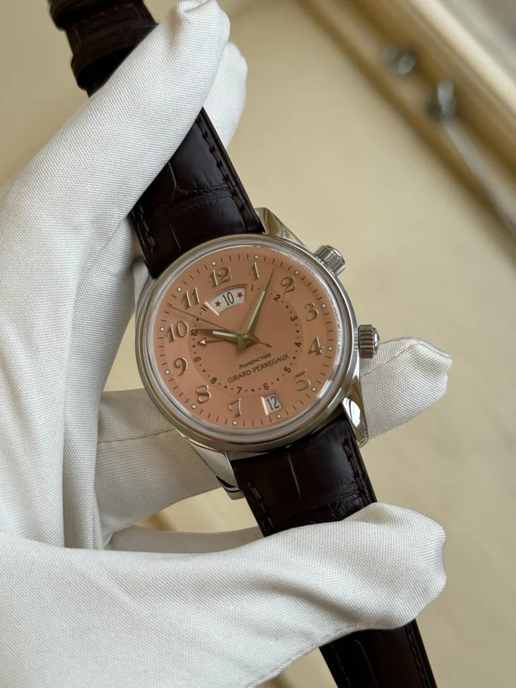 Girard Perregaux Traveller CLASSIС TRAVELLER II GMT Salmon Dial